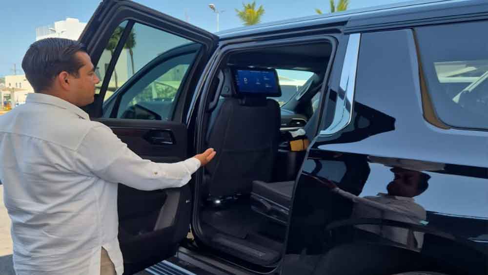 private-chauffeur-luxury-transfer-puerto-vallarta Private Chauffeur Puerto Vallarta services